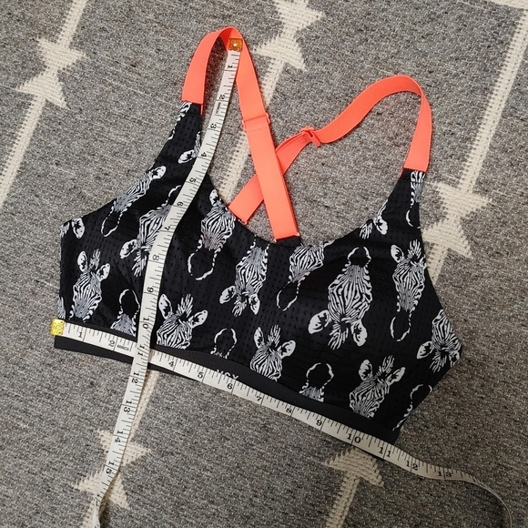 VICTORIA Secret Sports bra zebra print 32C - Picture 10 of 10